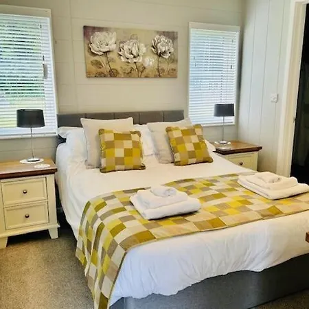 Hollicarrs - Newlands *