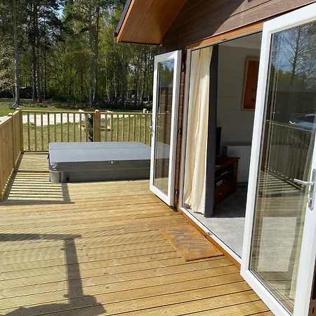 Hollicarrs - Newlands Lodge *