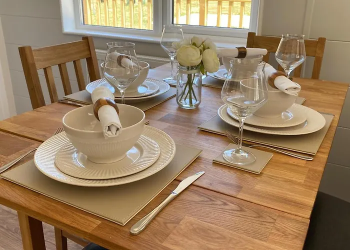 Hollicarrs - Newlands Lodge