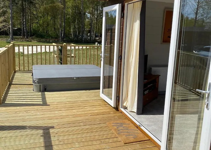 Hollicarrs - Newlands Lodge *